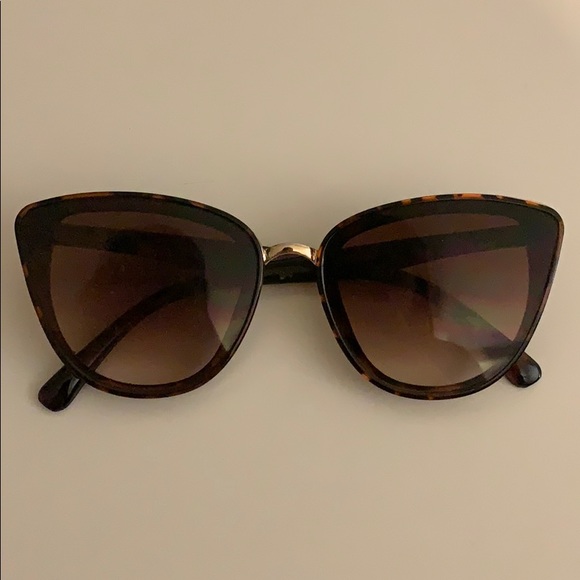 Accessories - Brown Tortoise Sunglasses